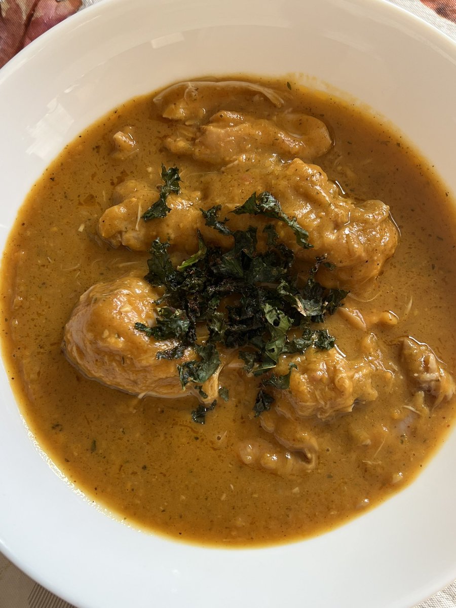 KitchenTae's tweet image. Sweet potato soup w/ chicken &amp;amp; crispy garlic kale chips! Soup szn! #food #soup