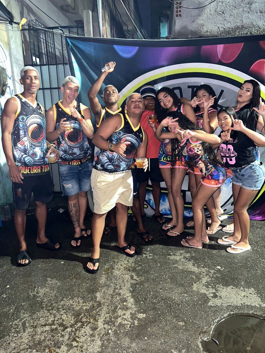 TURMA_LT's tweet photo. LT &amp; TL 🎭🎉🚀🥳🤟😎
DOMINGO A TROVA FOI RUA 🤟🚀🎉🎭
@turmatl https://t.co/40GeCdSpP2