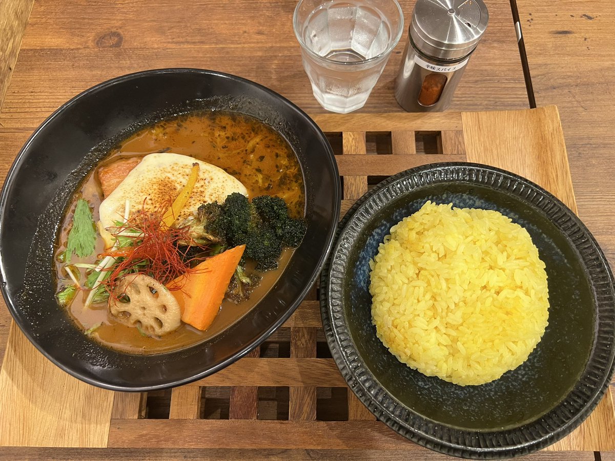 mami1129mauloa's tweet photo. #神田カレーグランプリ
昨日のスープカレーと今日のスープカレー
集めたスタンプは23個。
#Eblack
#3種きのこスープカレー
#スープカレー絲
#厚切りベーコンと炙りチーズのスープカレー
#神田カレーグランプリスタンプラリー https://t.co/SAmdZDJxOF