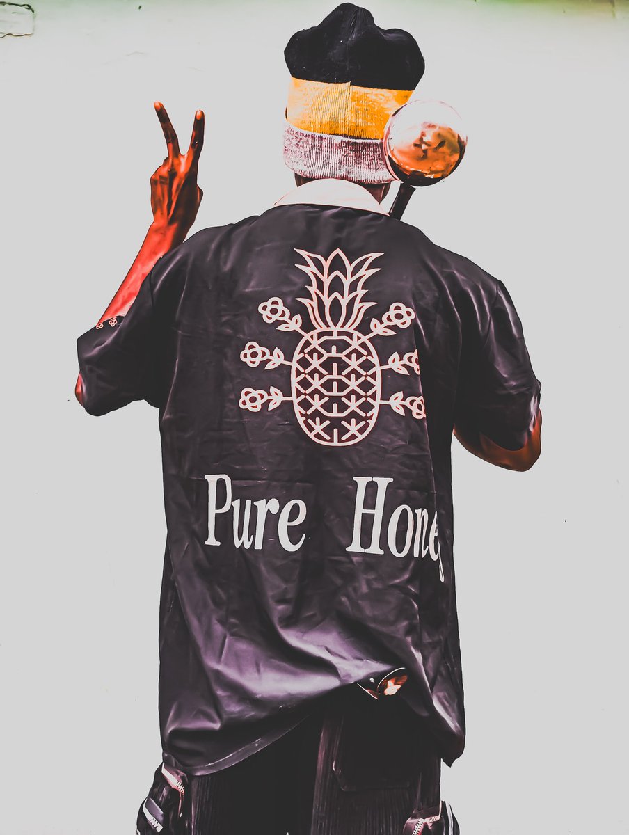 EmzyOk's tweet image. I&apos;m living my life to my best.  I&apos;m &quot;always content&quot; with the little I have.      You get pass me no mean say another person no get pass you.

I no dey follow you compete o...       So, no compare me with your &quot;yahoo boyfriend&quot;, abeg.     Oluwa dey our matter❤️
#EGoBetter