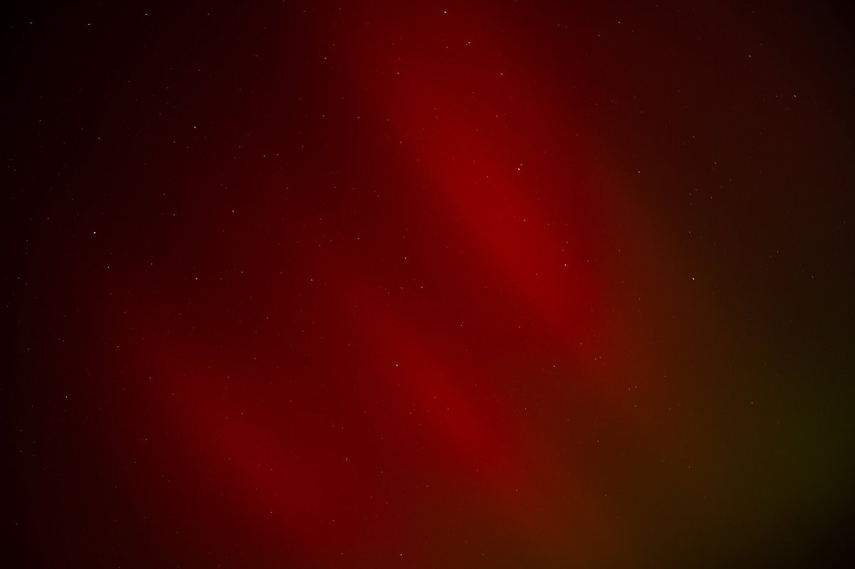Cat_overflow's tweet photo. Aurora, stars, comet and night https://t.co/Xq7dmGfEBh
