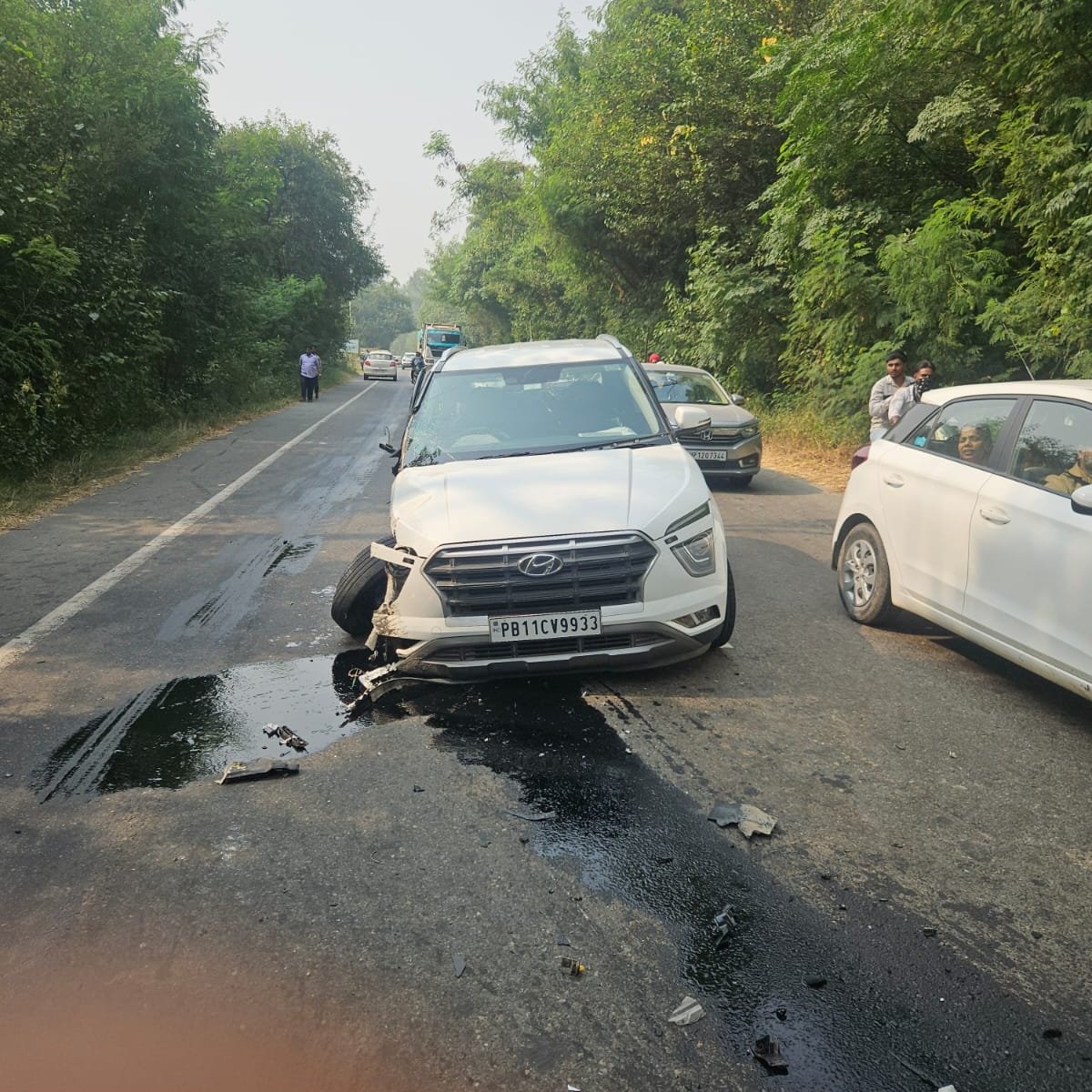 PatialaPolice's tweet image. The accident took place near village Dhakraba which was immediately attended to by the SSF team and the injured were immediately taken to the hospital with the help of an ambulance and the traffic flowed smoothly.
#SwiftResponse #PublicSafety #EmergencyCare