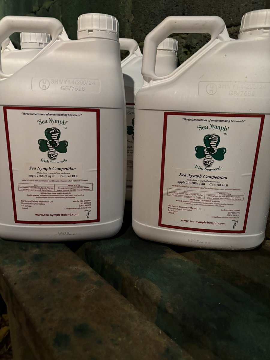 Briand40adare's tweet image. An early application of sea nymph competition going out on the greens 🌊 ⛳️ @adaremgc_1900 @NymphDavid @stephencasburn @hardisprayers @weldon_08 @weldonmowers @JohnDeere @greenkeepingmag @greenkeepingire @ATPI21 @turfnet @TurfBusiness @turftoday