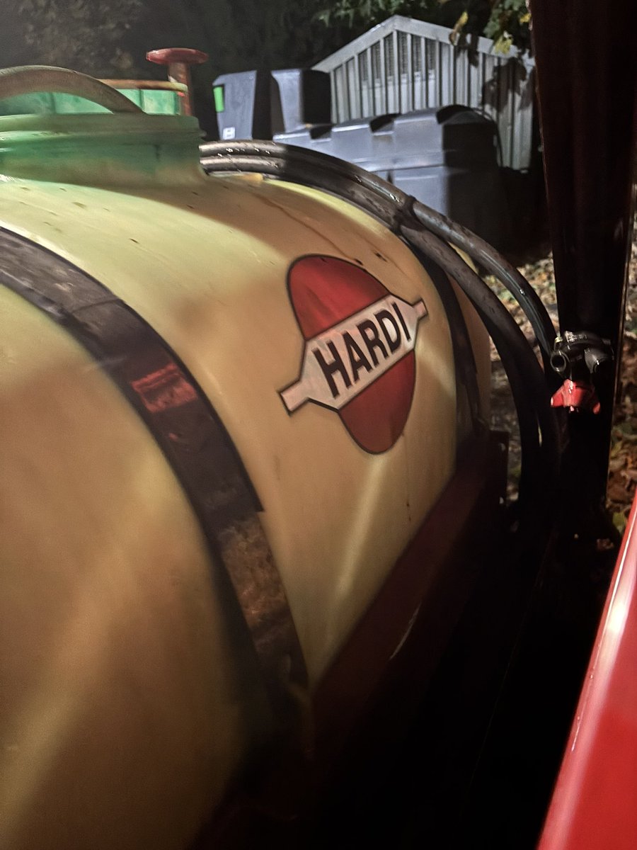 Briand40adare's tweet image. An early application of sea nymph competition going out on the greens 🌊 ⛳️ @adaremgc_1900 @NymphDavid @stephencasburn @hardisprayers @weldon_08 @weldonmowers @JohnDeere @greenkeepingmag @greenkeepingire @ATPI21 @turfnet @TurfBusiness @turftoday