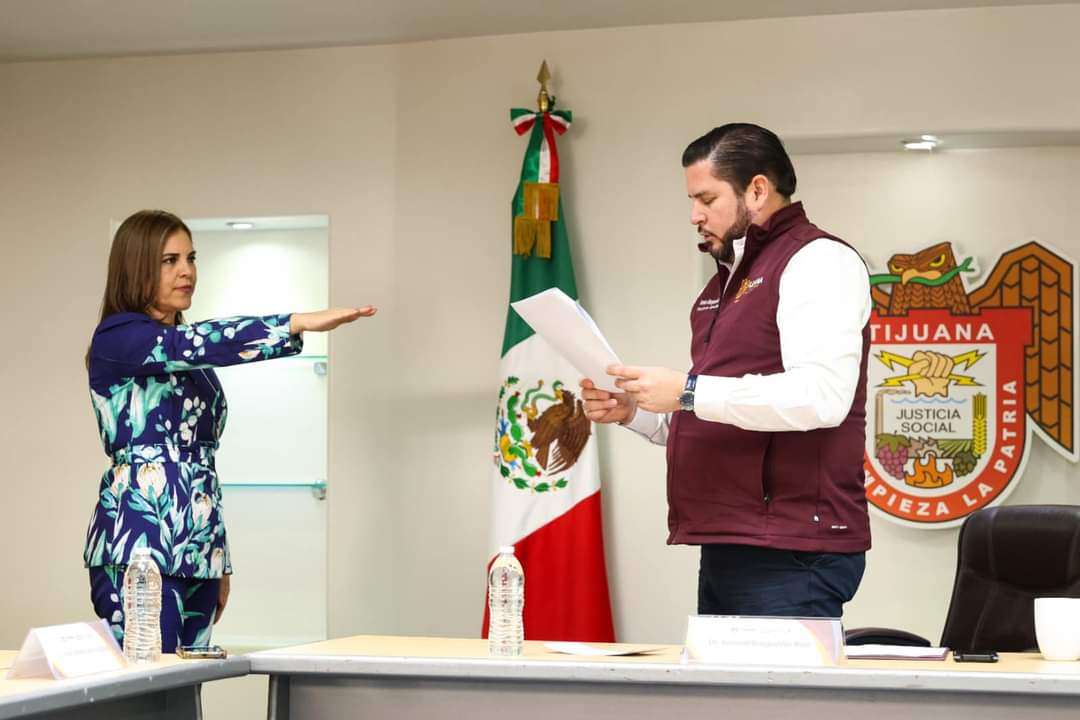 El Alcalde Ismael Burgueño Ruiz tomó protesta a Paola Nohemí Leyva Izaguirre como Directora del Sistema para Desarrollo Integral de la Familia (DIF)
Se fortalecerá los programas  de atención a los sectores vulnerables, en beneficio  a todas las familias.
#ResponsabilidadDeTodos