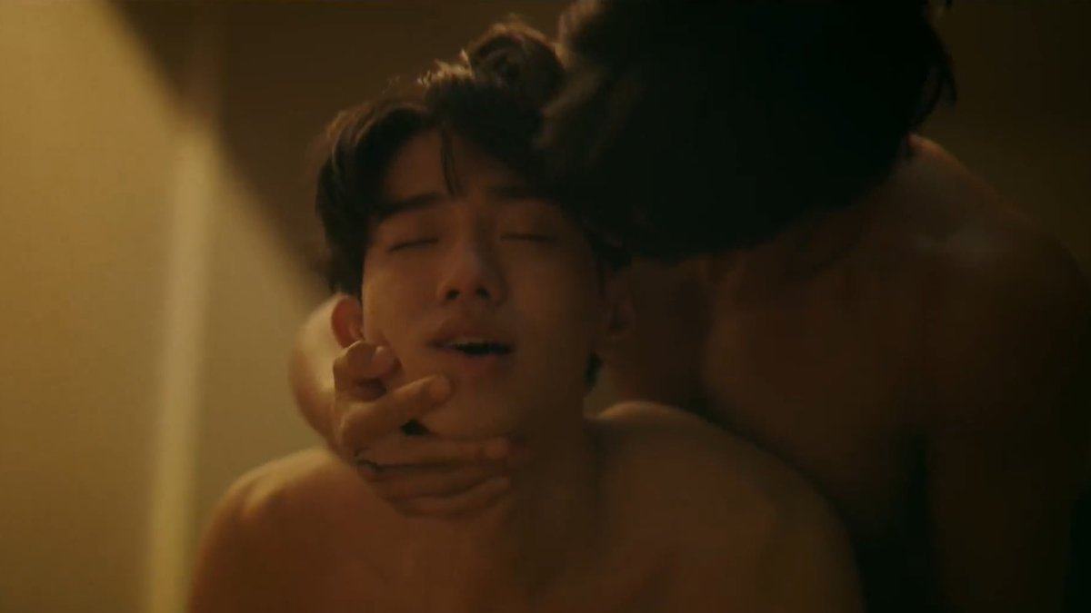 seochanist's tweet photo. i was born in the right generation... being on the internet, gay and redefining gender norms and stereotypes like watching a 6'2 man bottoming on big screen

#LoveInTheBigCity https://t.co/FxvVqfHJSH
