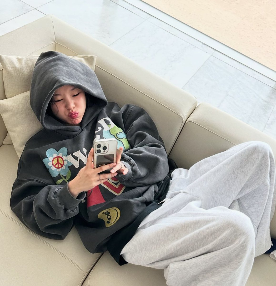 qwheeinflower's tweet photo. Her cute tiny silly little face😩 https://t.co/HtcSEcJjhI