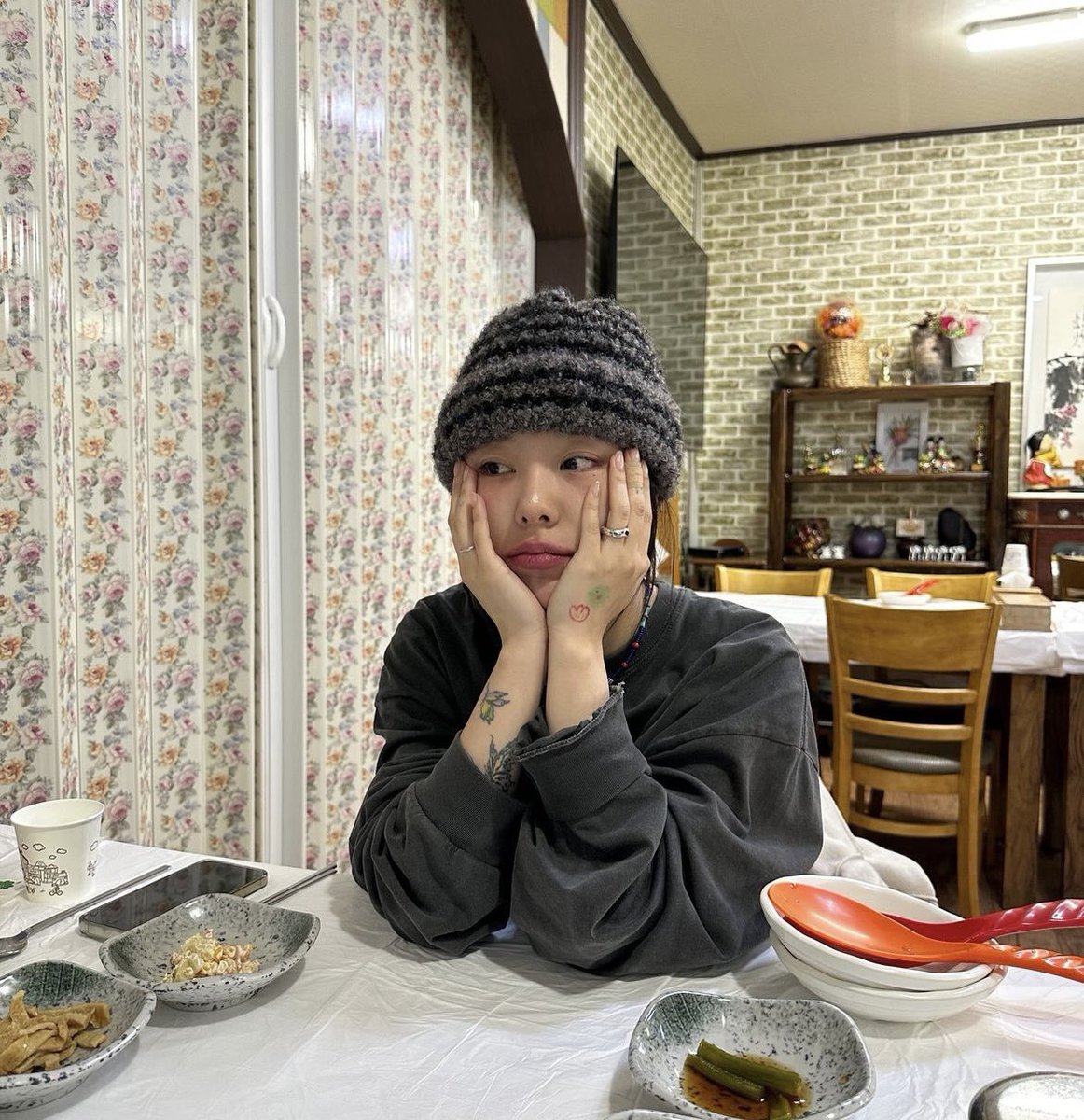 qwheeinflower's tweet photo. Her cute tiny silly little face😩 https://t.co/HtcSEcJjhI