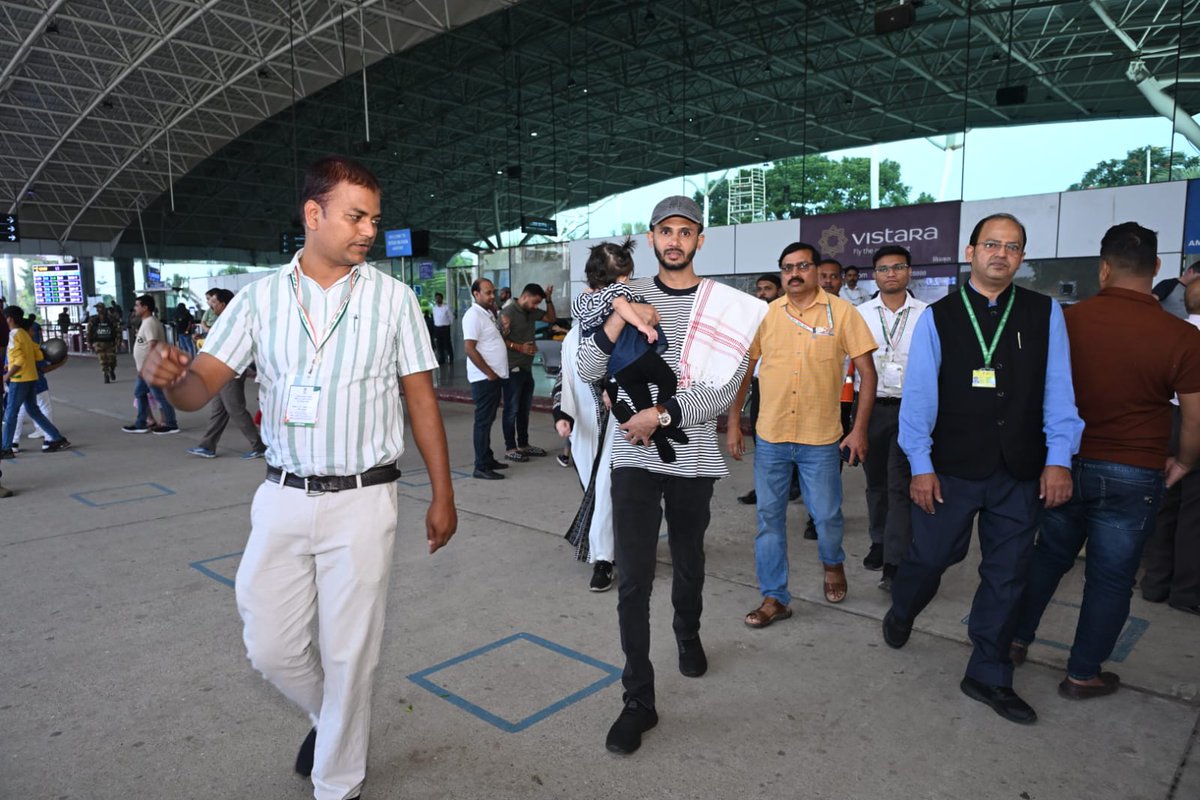 माननीय संसदीय राजभाषा समिति की दूसरी उप-समिति की दिनांक 21 से 22 अक्टूबर 2024 तक रांची, झारखंड में आयोजित निरीक्षण बैठक के लिए आये माननीय महोदय श्री जियाउर्रहमान जी का दिनांक 20.10.2024 को आगमन पर स्वागत किया गया ।
<a href="/FCI_India/">Food Corporation of India</a> <a href="/EastFci/">FCI, Zonal Office (East)</a>