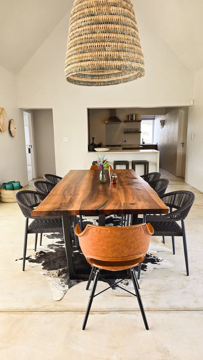 travelopulent's tweet image. Looking for a spring escape? 🌸✨ Lucky Crane Villas in McGregor is the perfect mix of charm, comfort, and nature. Discover more about The Red Bishop Villa in my latest review! 🌿 
travelopulentbox.com/2024/10/22/get… #SpringGetaway #McGregor #LuckyCraneVillas