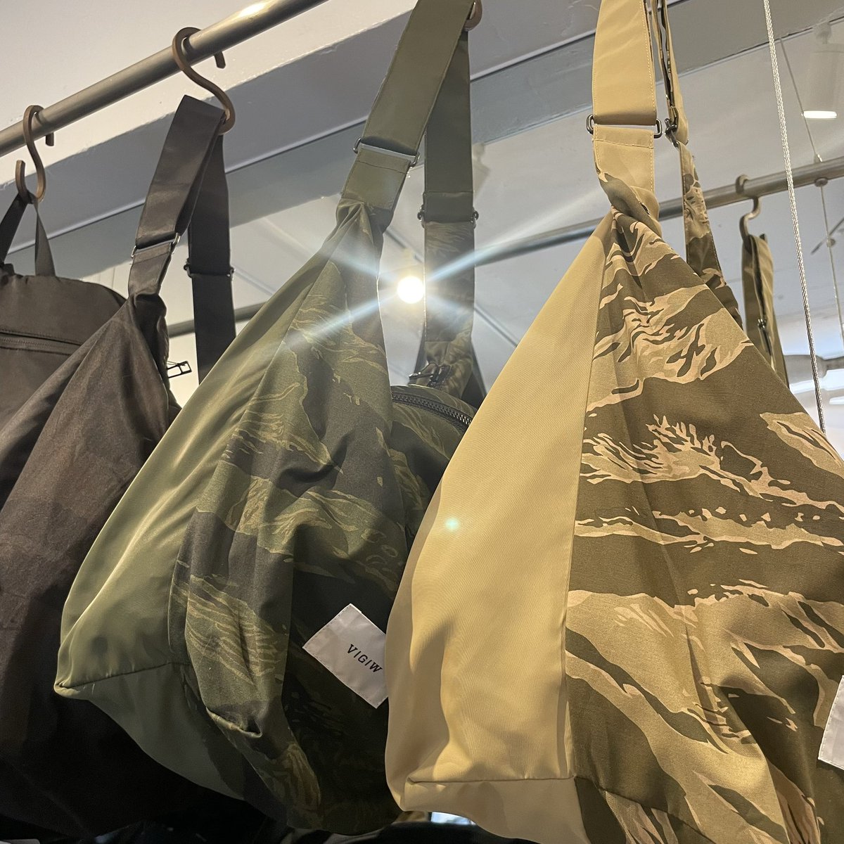 viztokyo's tweet photo. 【VIZ STORE】
店頭ではバックパックやショルダーなどのBAGもご用意!
デザイン性、機能性共に高いバック類もチェックは必須です。
ご来店の際は秋物と併せて是非チェックしてみてください!
▼ BAG一覧
https://t.co/dtksFWXbRM
#virgowearworks #vgw #braasi https://t.co/Qaqc6xkREH