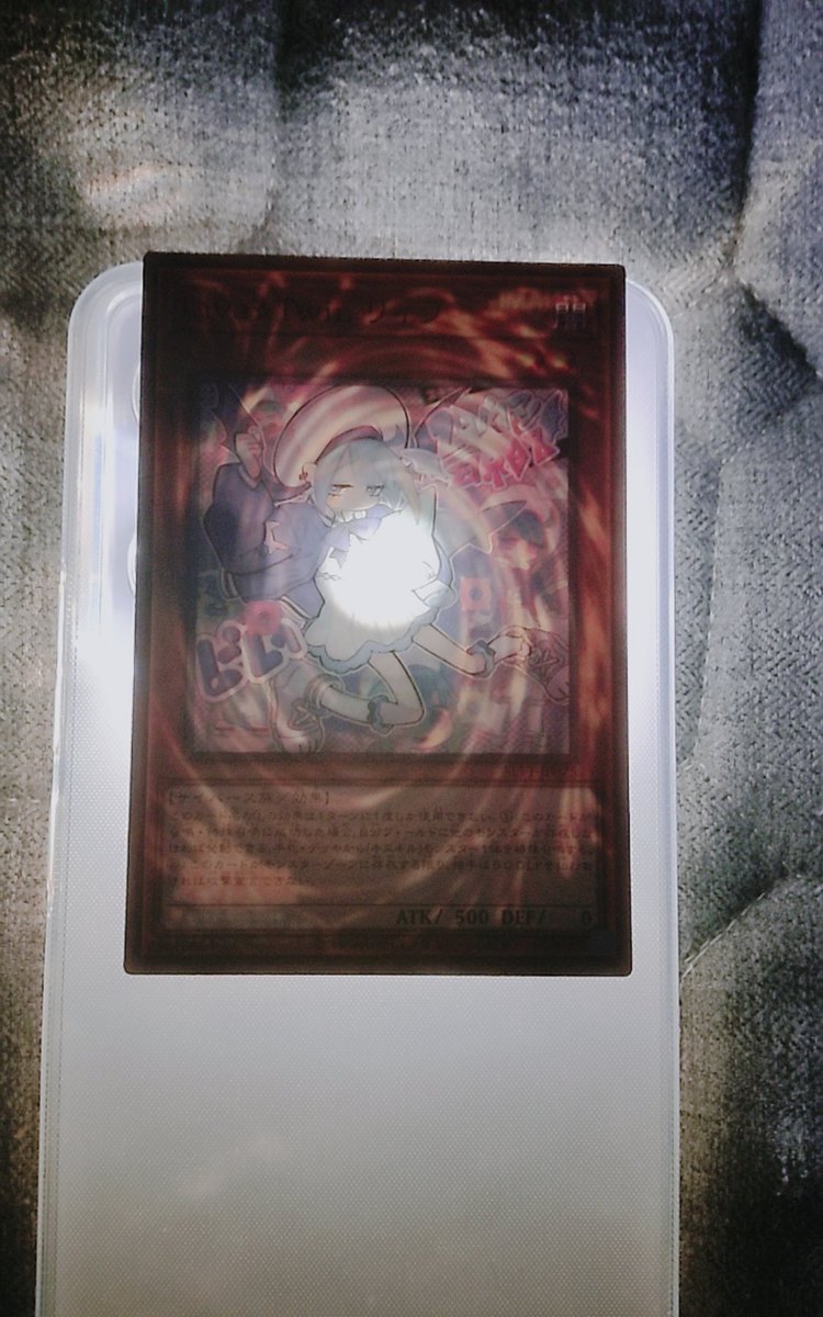 MaxieCalvano's tweet photo. 在手电筒灯光下的卡片真的很好看！
Cards under the light is so cool! https://t.co/H2xfU6zjiJ