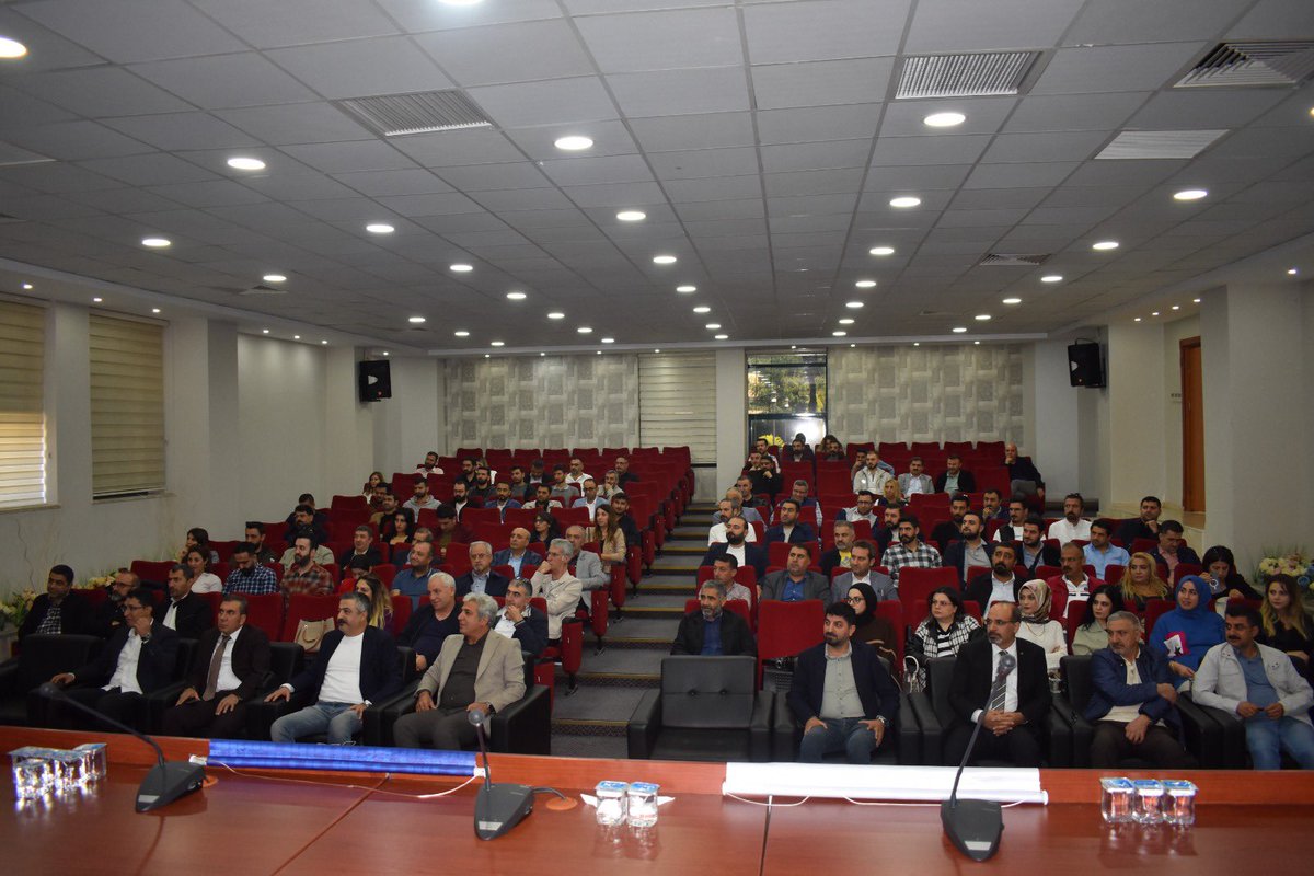 DSMMMO1's tweet photo. DSMMMO 2024-2025 Eğitim takvimimiz İnşaat Vergi ve Muhasebe uygulamaları semineri ile başladı.
Meslektaşlarımızın yoğun  katılım sağlayarak başarılı bir şekilde geçen eğitimi SÜRGEM eğitmeni Nedim BOZ sundu.Katılımcı üyelerimize ve katkılarından dolayı SÜRGEM e teşekkür ediyoruz. https://t.co/4qKIIw6fvl