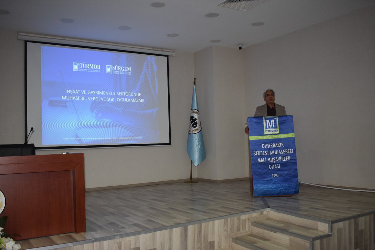 DSMMMO1's tweet photo. DSMMMO 2024-2025 Eğitim takvimimiz İnşaat Vergi ve Muhasebe uygulamaları semineri ile başladı.
Meslektaşlarımızın yoğun  katılım sağlayarak başarılı bir şekilde geçen eğitimi SÜRGEM eğitmeni Nedim BOZ sundu.Katılımcı üyelerimize ve katkılarından dolayı SÜRGEM e teşekkür ediyoruz. https://t.co/4qKIIw6fvl