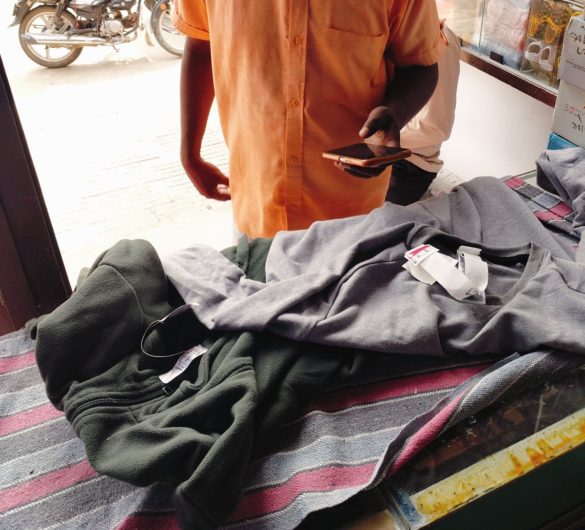 PankajGupta2014's tweet photo. @Decathlon_India it is a good strategy for the sale of used products. Our delivery agent came and refused to collect the item saying some technical issues are happening. Tell me why u people are killing customer time and energy.
Now I am planning to go into the consumer court. https://t.co/CK7EpeEb4j