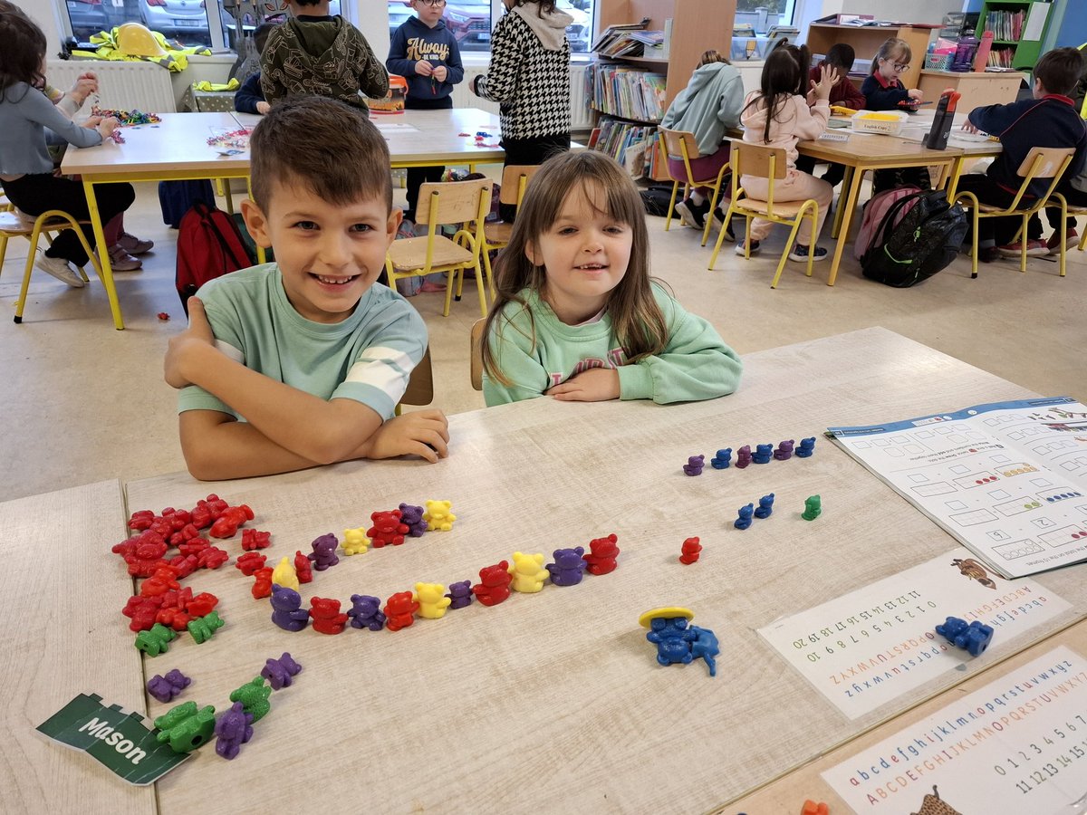 ms_lawson_class's tweet photo. Last week we were learning all about patterns. Check out our amazing designs! 🟠🟣🟠🟣 #mathsweek2024 https://t.co/p3HU2BtVd8