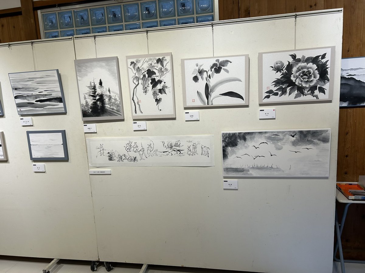 本日より大蔵玉鴦さんによる「墨、SUMI」展が始まりました。具体、抽象多彩な作品です。どうぞご高覧ください。
会期　10/22〜27,11〜18時
会場　寺町美術館&amp;gallery

#墨　#水墨画　#墨作品　#谷中 #日暮里 #展示販売してます