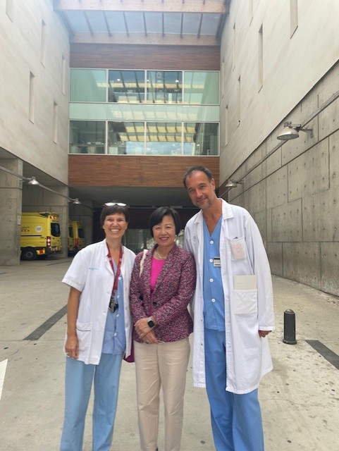 Hospital Universitari Bellvitge | HUB (@hbellvitge) on Twitter photo L'Àrea del Malalt Crític rep a la professora del <a href="/Flinders/">Flinders University</a>, Lin_Frances en una trobada molt enriquidora que ens ha permès establir aliances per a futures recerques relacionades amb la gestió en l'àmbit internacional de les #UCI.👌
ℹ️ ja.cat/8NNmL
#orgullbellvitge L'Àrea del Malalt Crític rep a la professora del <a href="/Flinders/">Flinders University</a>, Lin_Frances en una trobada molt enriquidora que ens ha permès establir aliances per a futures recerques relacionades amb la gestió en l'àmbit internacional de les #UCI.👌
ℹ️ ja.cat/8NNmL
#orgullbellvitge