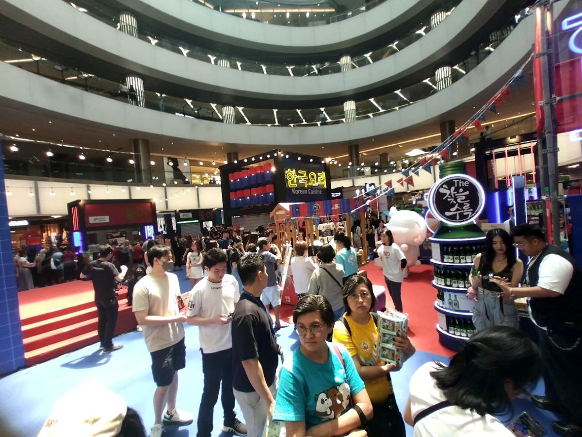 MyShoppingMal's tweet photo. 1Utama Oval / New Wing
Korea festival https://t.co/WqBwmc4KxF