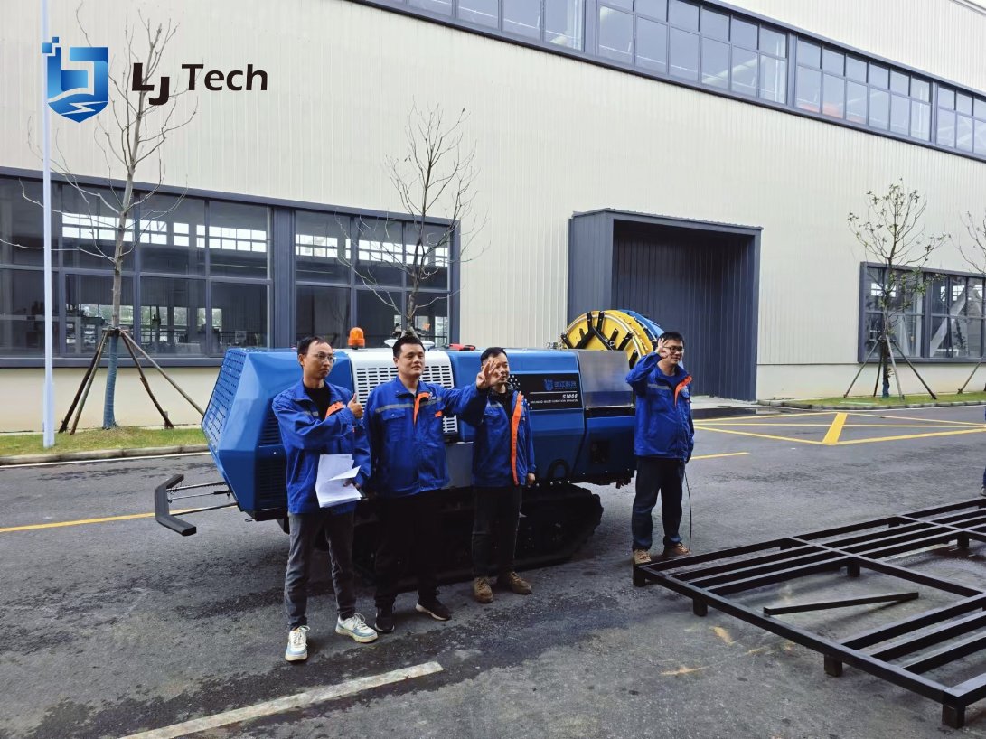 LanjiangTech's tweet image. Before every shipment, we wrap up with a full round of inspections. Here's our team of quality inspectors, all smiles after completing their checks!
#LJTech #S1000 #Autosprayer #UGV #Agritech
