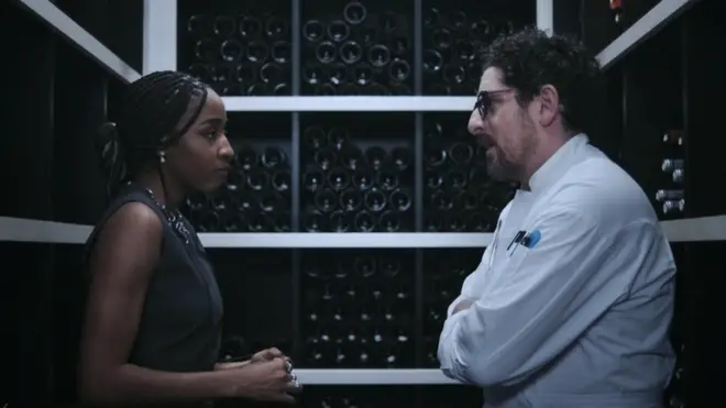 Gisteren de finale van #TheBear S3 gezien. Ik weet dat de reacties nogal verdeeld waren maar ik blijf ervan genieten.

Hoe ze de "begrafenis" van een restaurant gebruiken om een spiegel te zetten voor de hoofdpersonages en het restaurant. Subliem. Love it.