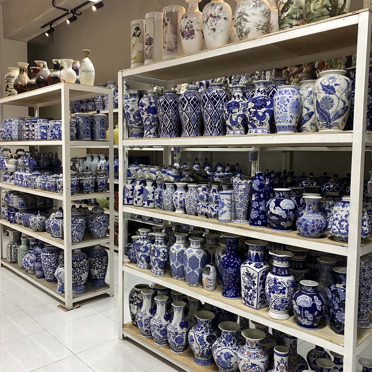 Beberapa referensi place to go di Jogja buat kamu yang suka koleksi alat makan dan aneka barang pecah belah lainnya ⚱️🍽️🥂

cocok juga buat oleh-oleh selain makanan. jangan lupa save &amp; share ya biar banyak yg tau~