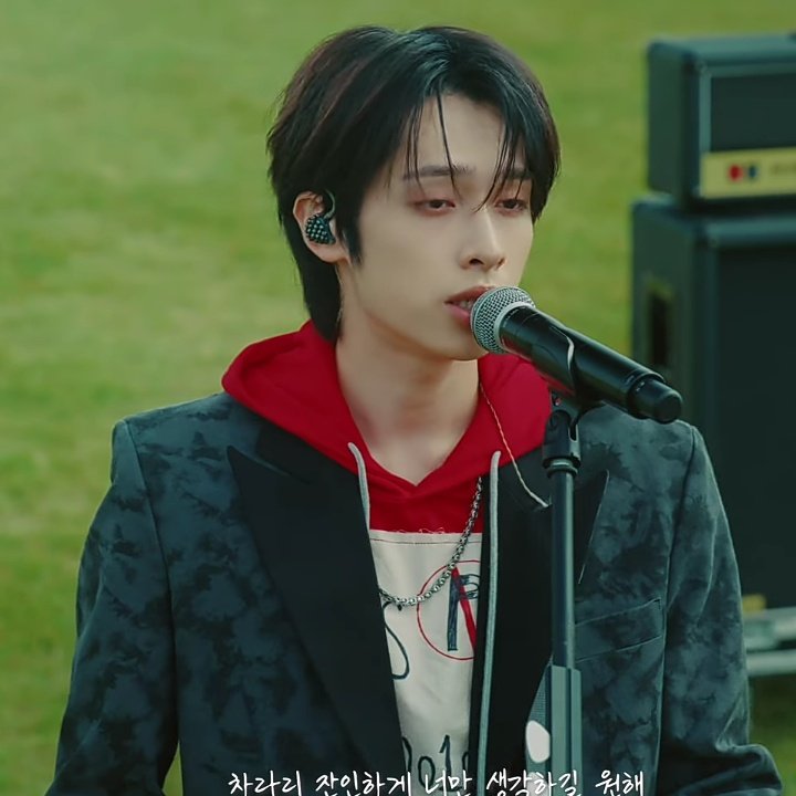gaonpost's tweet photo. gaon for night before the end live clip https://t.co/Fpe0p8W38a