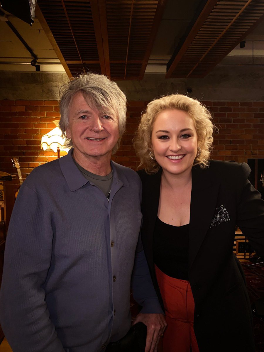 zanrowe's tweet image. .@NeilFinn Takes 5 - next on ABC TV!