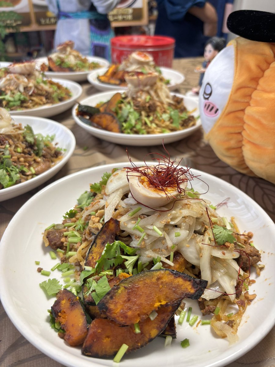monko1215's tweet photo. 今日も淡々と担々麺です！！@SpiceLife7 
10、11月はカレーイベントが1番多い季節です。そしてあっという間に年末へ😵‍💫 https://t.co/Zj0nj8xmrj