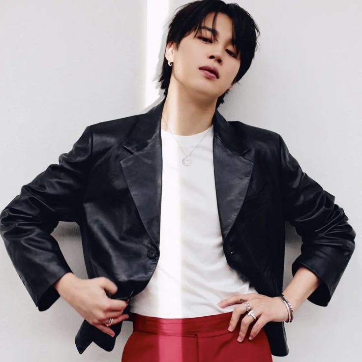 OMGGGGG 😭 🔥 FINALLY #1 

Jimin is currently at #1 😭😭 , keep voting 💛 

RL &amp; RT × 10000 
 [ rl = 1 vote , rt = 1 vote ]

I vote #jimin for Fan's Choice - Male Award at #2024MAMAVOTE