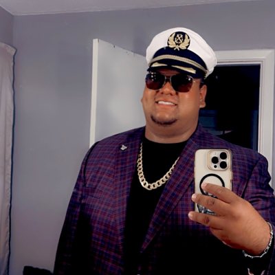 MarrufoJc's tweet photo. #NewProfilePic
#CaptianSaveAHoe https://t.co/vWmZyf0mXb