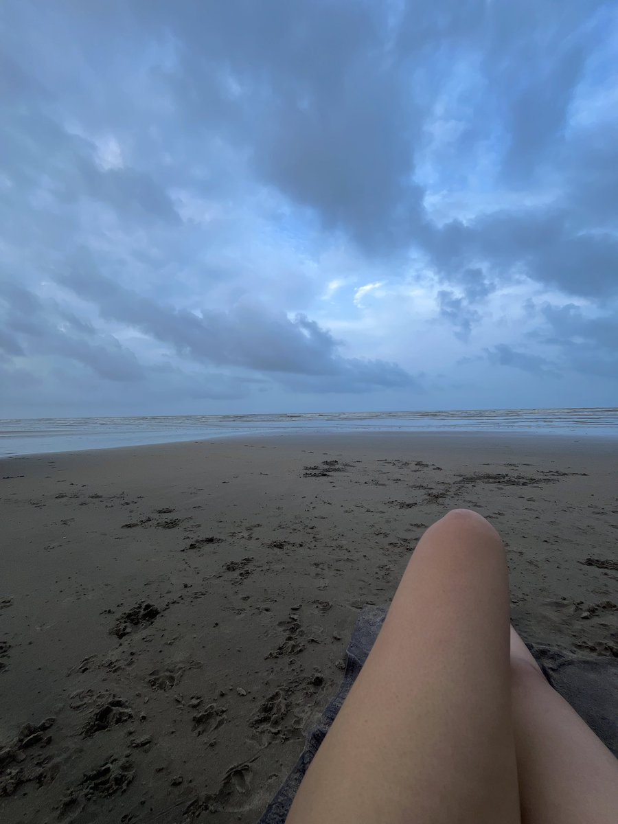 nitishaa28's tweet photo. i need to sit by the ocean &amp; disassociate for like 3 days🌊🦭 https://t.co/BO8XItd2Aj