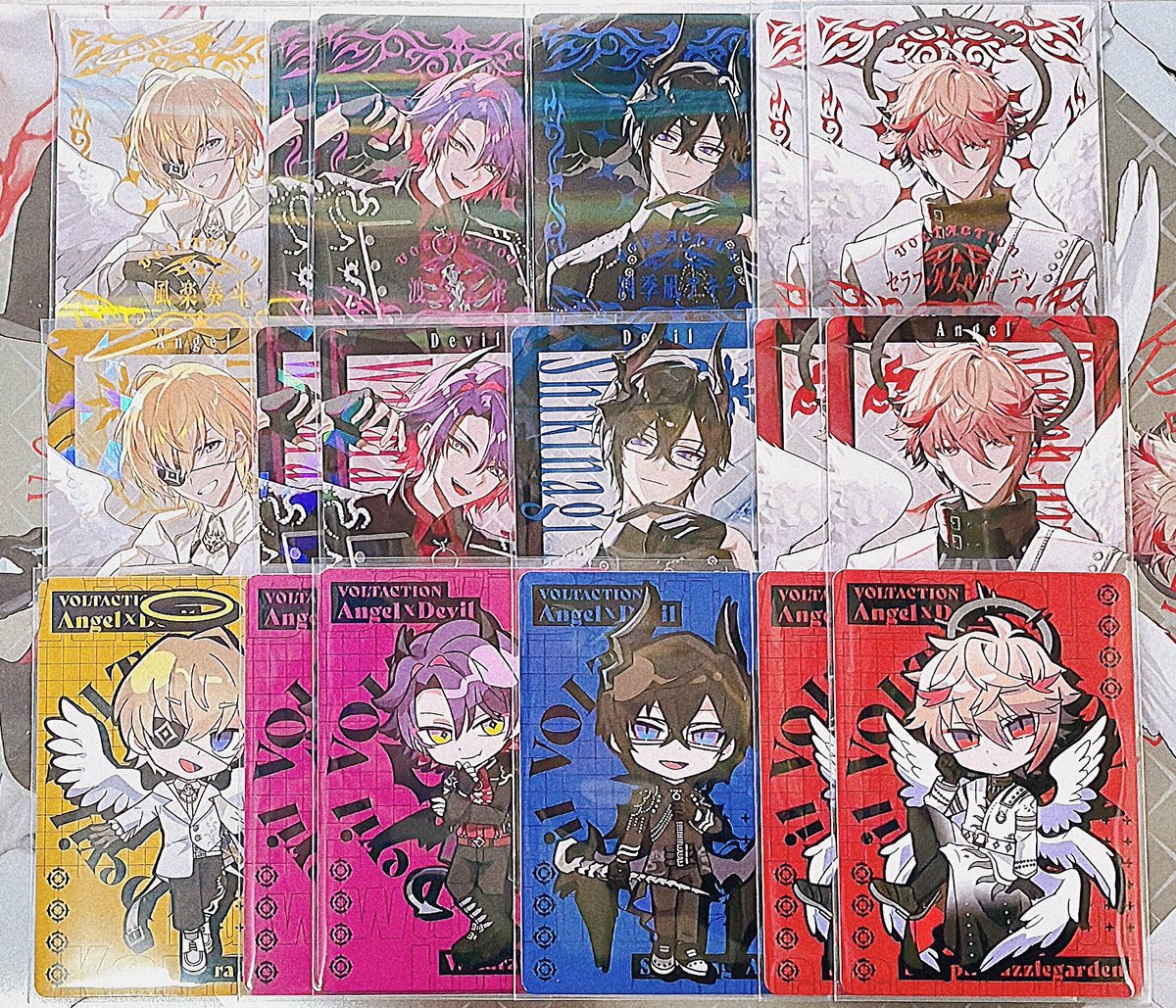 天使悪魔グッズきた!ランダムホログラムカードめっちゃ綺麗に揃って最高😸🤞 