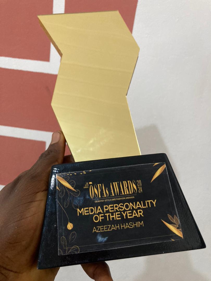 Kaka_Empire's tweet photo. Straight from Ghana, @azeezah_h takes home OSFAs Media Personality of the Year award! We couldn't be more proud. Keep shining, you star ๐๐ฝ๐๐ฝ
#Kakaempireisthelifestyle #mediamessiah https://t.co/TwLp2UGPUN