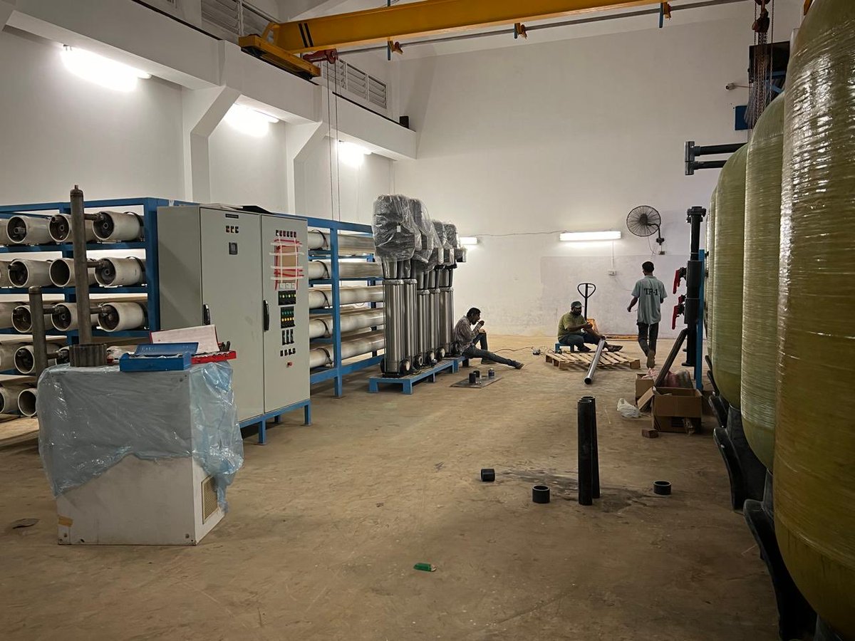 murtazawahab1's tweet photo. Work continues on the sewerage water recycling facility with a capacity of recycling 500,000 gallons of water per day at TPIII in Mauripur. This is a pilot project &amp; upon success, we can increase its capacity &amp; replicate it in other parts of Karachi #KarachiWorks https://t.co/dPl2pjf67S