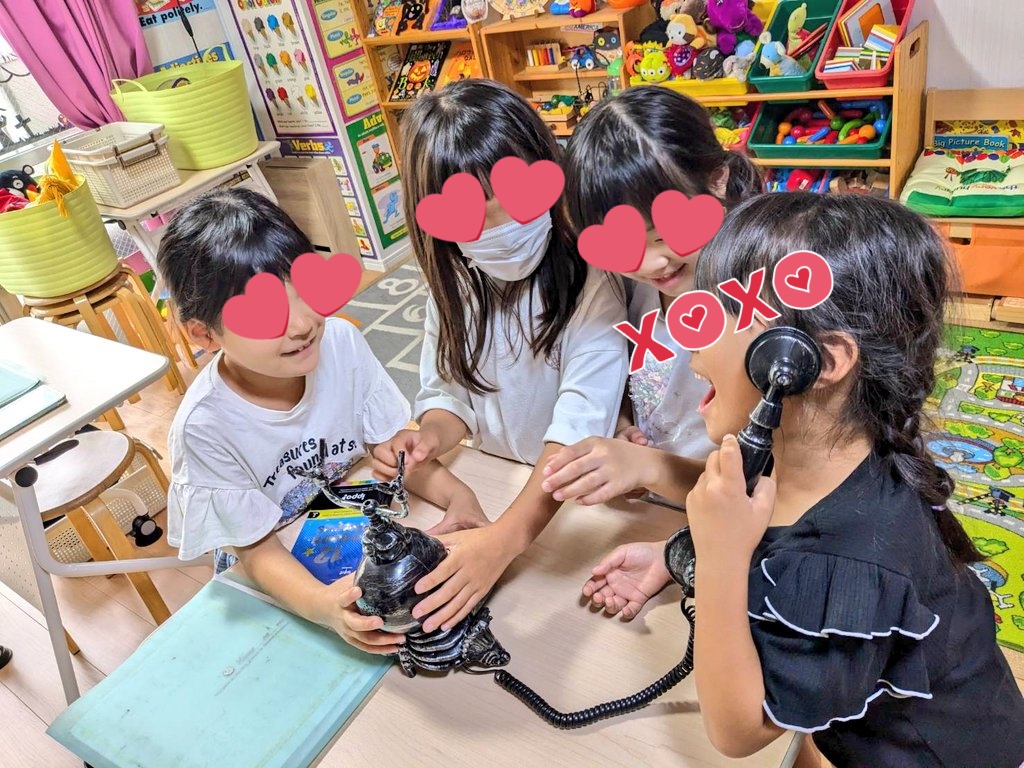 rumipoli's tweet photo. 大人気のガイコツ電話☠️
英語リスニングの練習にも��る優れモノです🎃 https://t.co/rRe9LyMD5f