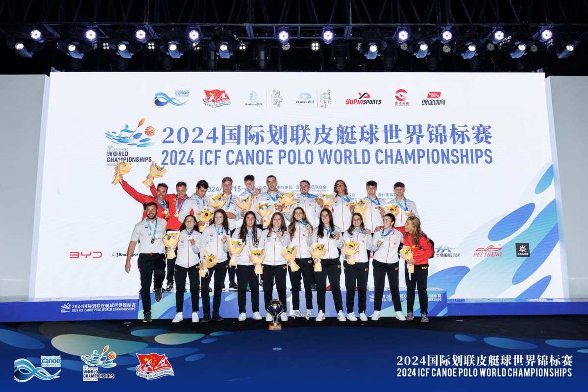 🏆🌍  Carmen Almela, Raquel Calvente y Rocío Bodi, pertenecientes al Club Athletic Burriana Kayak Polo, fueron elegidas por la Selección Española de Piragüismo para participar en las competiciones Sub 21 del ICF Canoe Polo World Championship, que ha ha logrado la plata mundial.