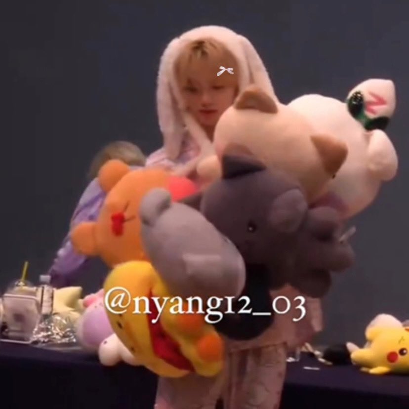 _Maetchu's tweet image. He sleeps with them at night I just know it