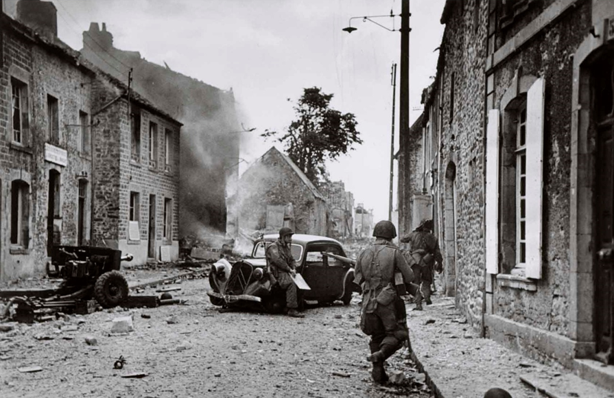 LolBlackhall's tweet photo. #bornonthisdaysaid #robertcapa 
“The war photographer's most fervent wish is for unemployment”
Robert Capa
#botd #22ndOctober https://t.co/01UTdEiwBj