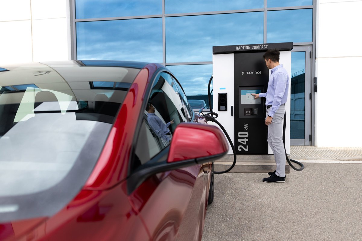 circontrol_com's tweet photo. ⚡Our ultra-fast charger Raption Compact 240 of up to 240 kW (UFC) combines 240 kW ultra-fast charging with 120 kW simultaneous charging to provide flexibility based on the charging demand. Interested in learning more about it? 👉https://t.co/IT5cCYaoFj
#Circontrol #EvCharging https://t.co/sVf5t3UEii
