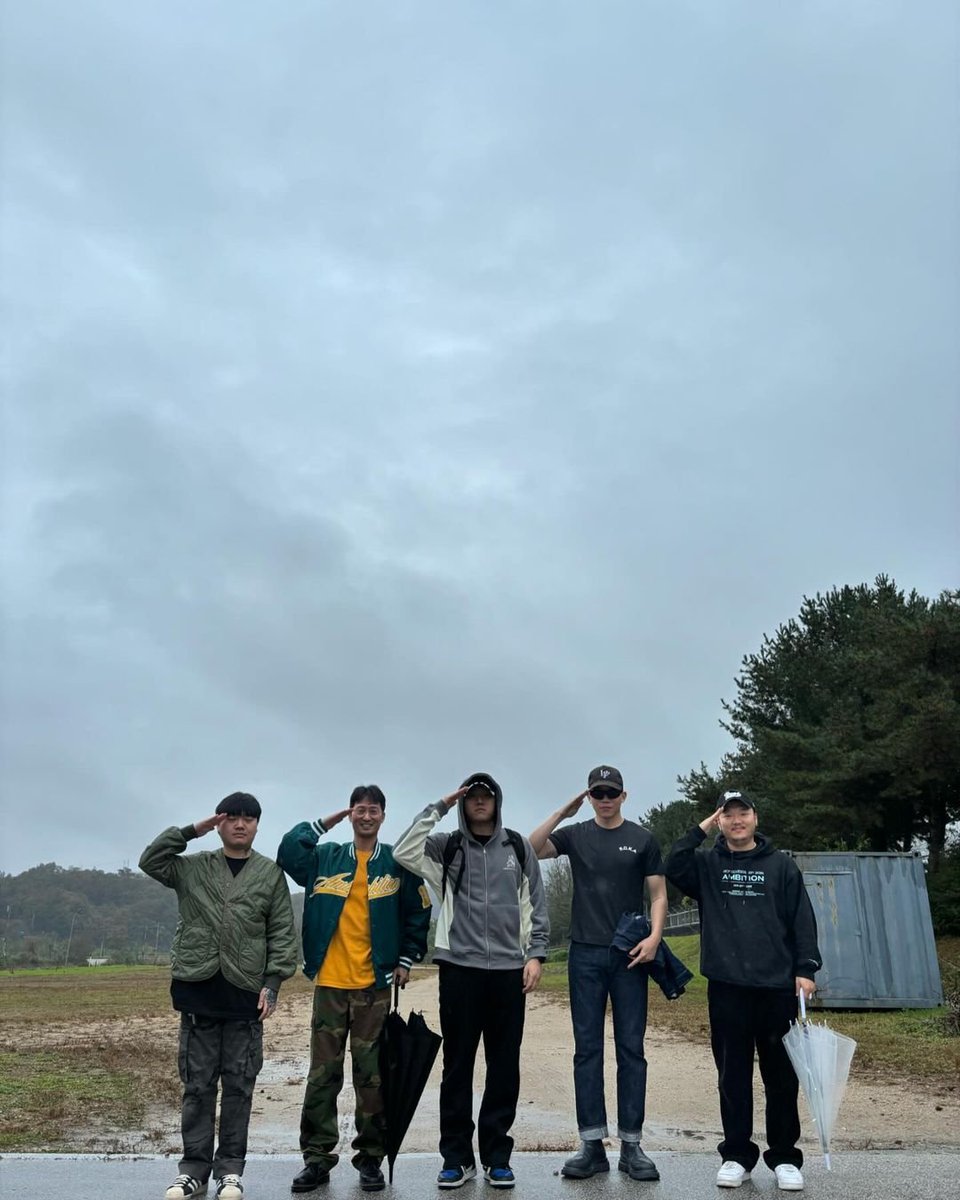 ambition_musik's tweet photo. Way Ched enlisted for his mandatory military service today.
#WayChed #์จ์ด์ฒด๋
#AMBITIONMUSIK #์ฐ๋น์
๋ฎค์ง https://t.co/rPHZ4s338J