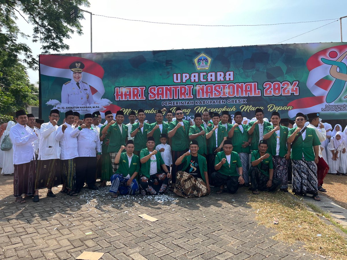 RiyanHP2's tweet photo. Selamat memperingati Hari Santri Nasional 2024
Alun-alun Sidayu, 22102024
#santriindonesia #largurda https://t.co/UOU5uziY9y