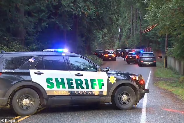 TrueCrimeUpdat's tweet photo. Five people, including multiple school-age children, have been found murdered in a home in #FallCity #Washington, about 30 miles east of Seattle. King County Sheriff's deputies discovered the victims early Monday morning after receiving 911 calls reporting a shooting in the Lake Alice neighborhood
The tragic event is believed to be related to domestic violence
Witnesses reported the shooter was a "brother" who attempted suicide after the murders. No suspects are in custody. Police are still investigating the scene & say there's no ongoing threat to the community
Some people were also injured in the incident, with at least one hospitalized. The Snoqualmie Valley School District warned families of "multiple school-aged victims" but said the family did not attend local schools
#RIP 🙏 #TrueCrime
Please share to spread awareness