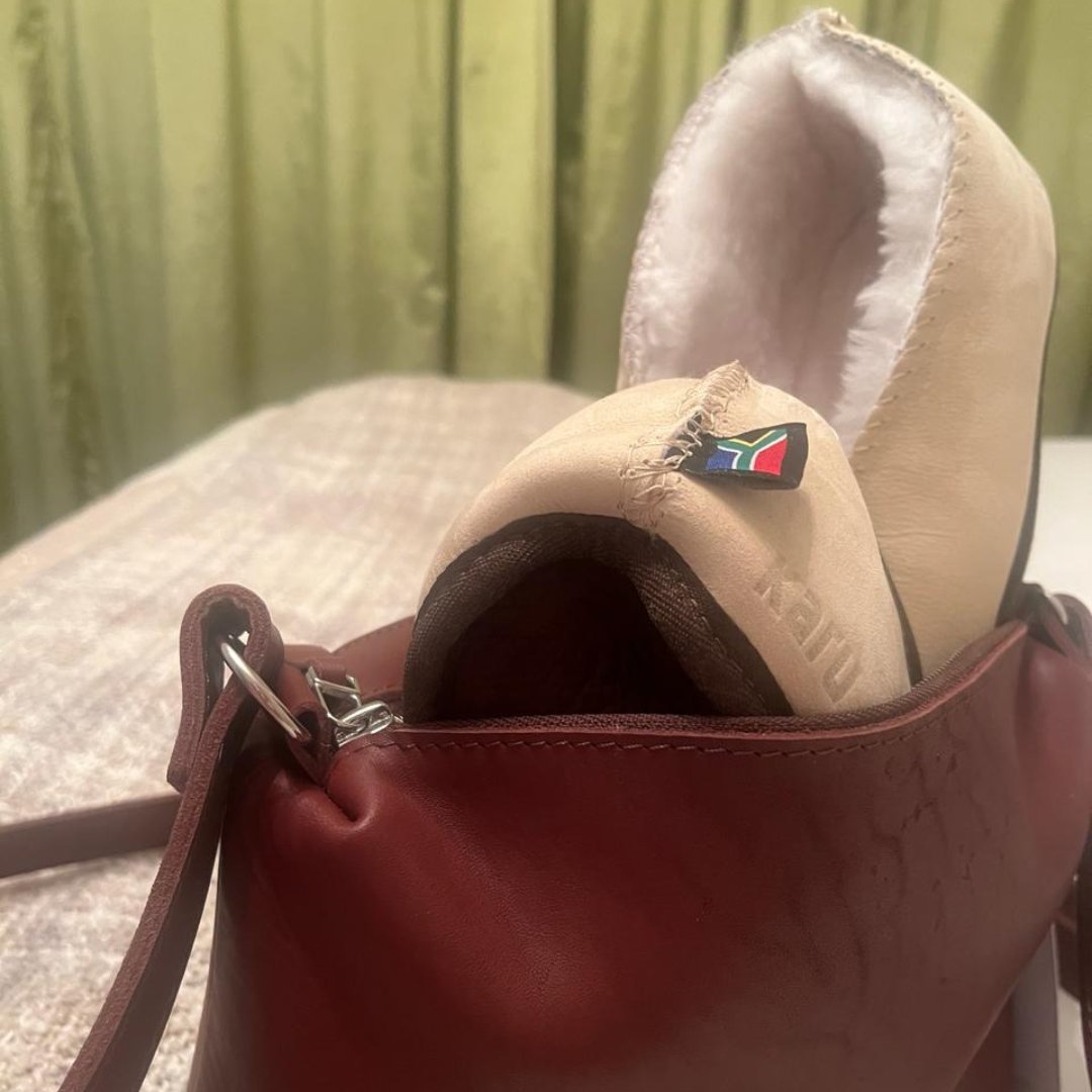 KaruSlippers's tweet photo. You can't travel without our Shloffy Travel Slippers. It’s lightweight and easy to pack.

021 461 7185 / https://t.co/MWzb9fAv9K

#KARU #KaruSlippers #Slippers #ExperienceComfort #Shloffy #TravelSlipper #Travelling https://t.co/cV74Z5hcUl