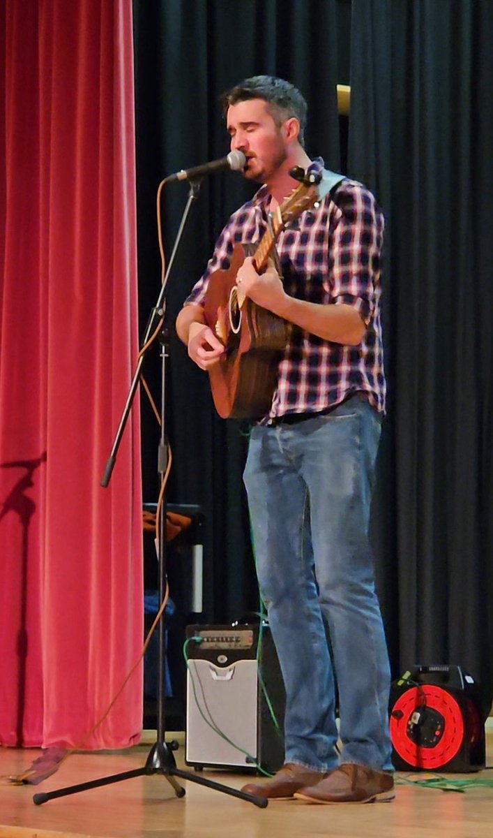 Camphill MK Staff’s Got Talent! 🎭 🎤 👯 🎸 
We were so impressed with our all-staff talent evening. Showcasing our team’s broad spectrum of talents, everyone who stepped on stage is a winner. 
Our audience was so supportive and applauded throughout the evening. Our residents are