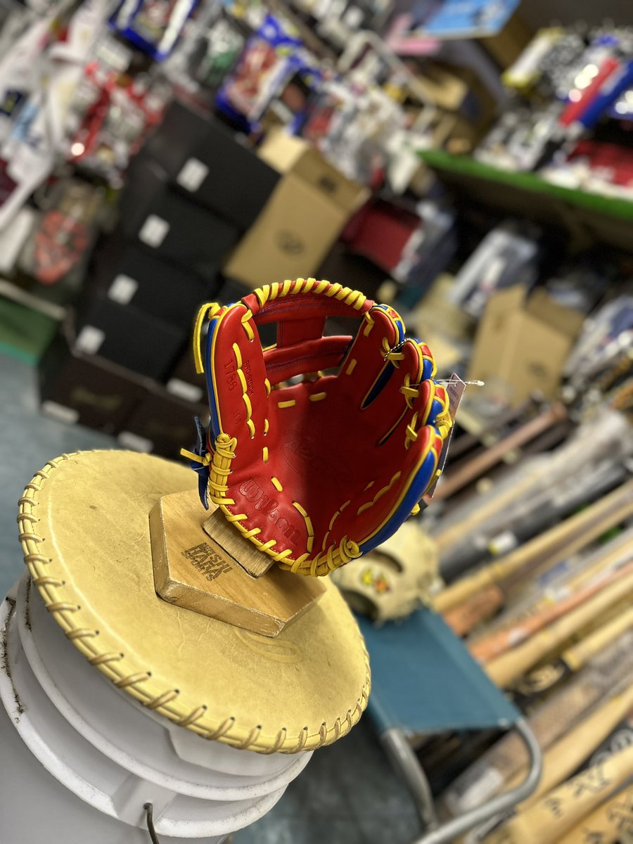 TKishihara's tweet photo. #1786 #wilson #a2000 #countrypride #ウイルソン #カントリーブライド #限定モデル #limitededit... https://t.co/eyTkgRhwSi @YouTubeより https://t.co/ZsFaWFlzAE