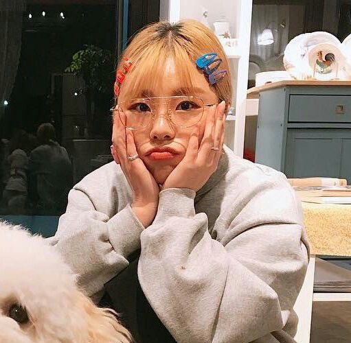 Eomuuk17's tweet photo. 꽃받침휘인이ᡣ𐭩 https://t.co/lVb6pMDX0j