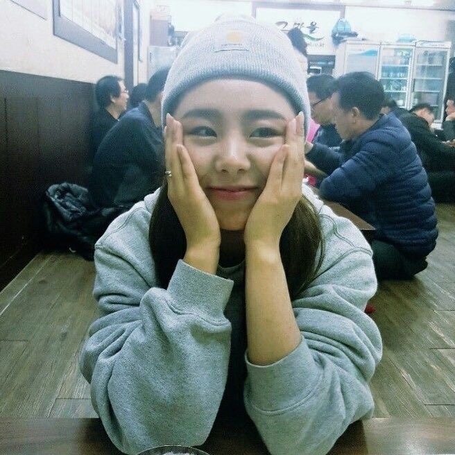 Eomuuk17's tweet photo. 꽃받침휘인이ᡣ𐭩 https://t.co/lVb6pMDX0j