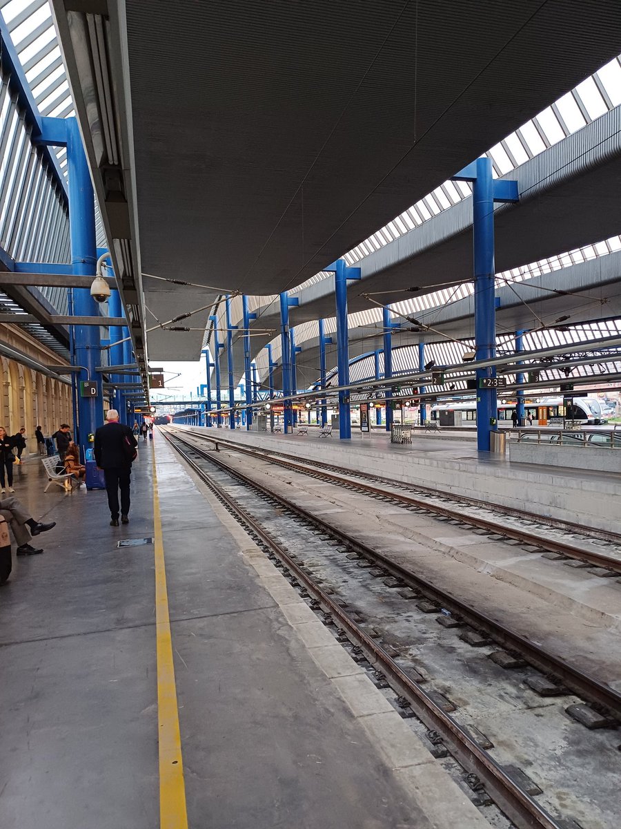 JordiEstiarte's tweet photo. Lluitarem per unes rodalies dignes per a #Lleida des d'on faci falta. Avui al Senat donant suport a la nostra gent d'@Esquerra_ERC del Front de Madrid. @ERCmunicipal #ontheroadagain https://t.co/wSEVS4S9Q1