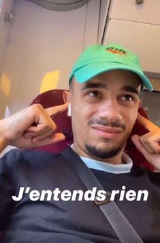 PinSportNews's tweet photo. Les supporters du PSG qui vont récidiver se soir en LDC https://t.co/iknhPPLvr2